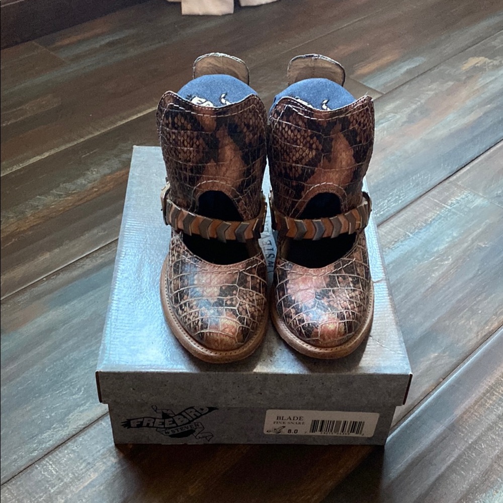 Freebird Women’s Blade Brown Western Booties Size 8